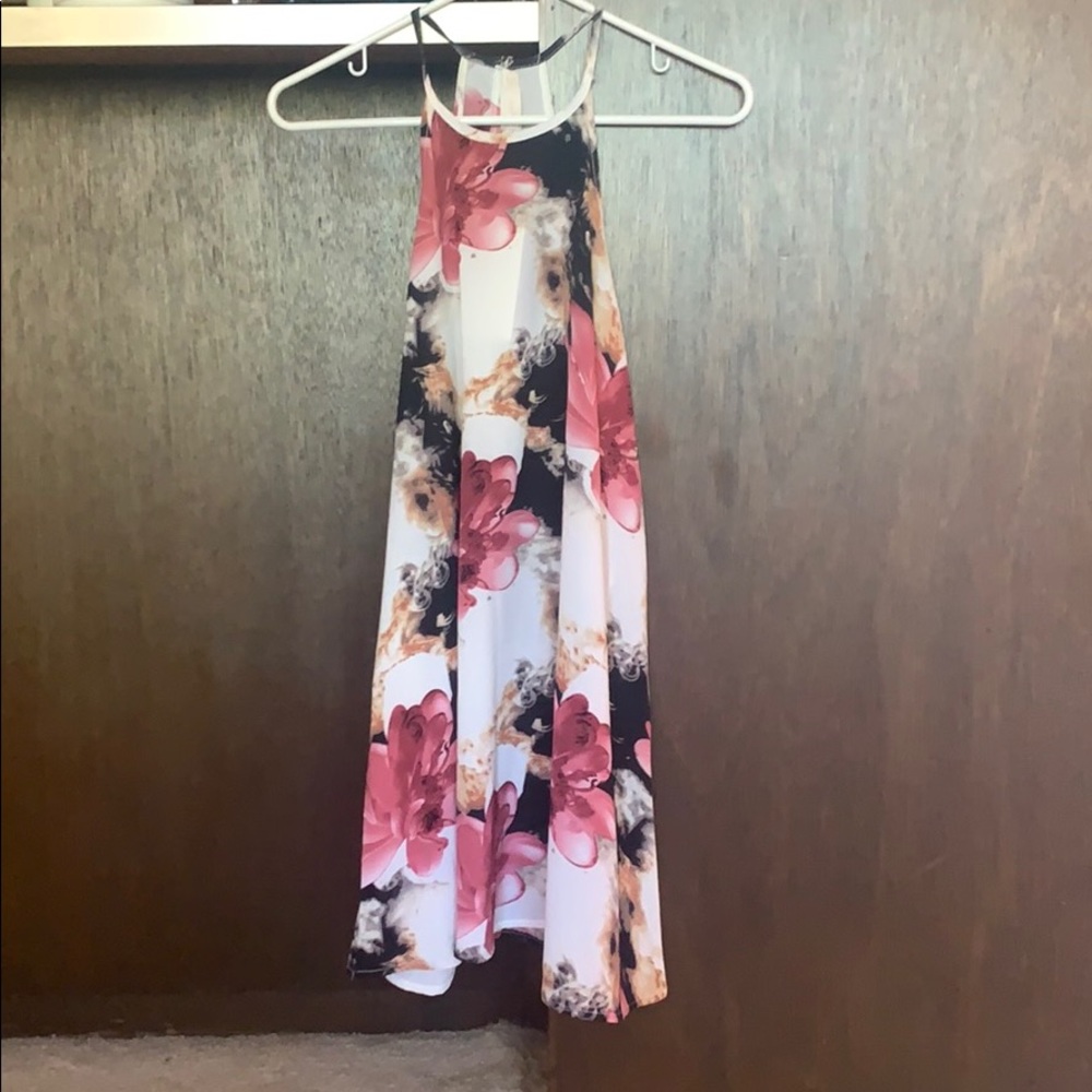 🌵 NWT Flowy floral dress